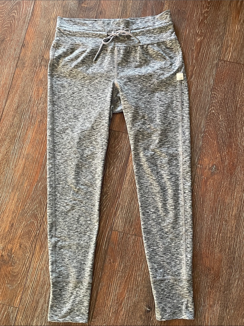 Vuori Women Drawstring Leggings in Heather Grey, Size Medium